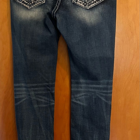 Miss Me Jean. Distressed size 29 tapered leg - Picture 2 of 4